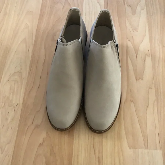 Brand new Timberland Booties Size 8 - Picture 2 of 2